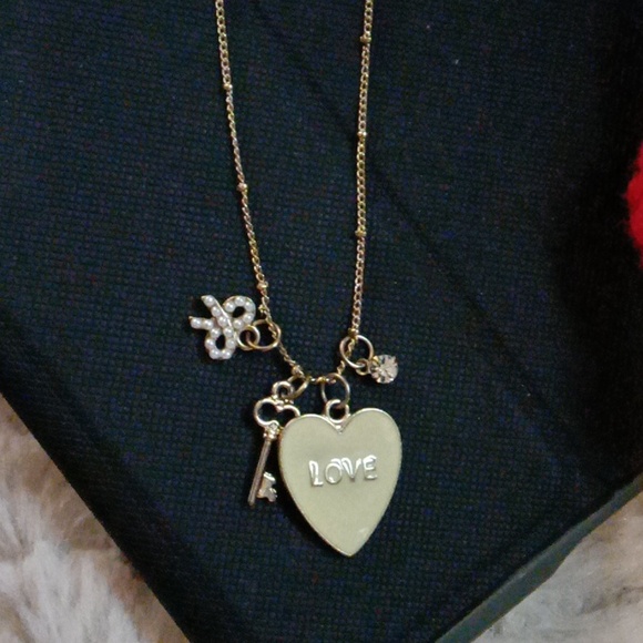 NWOT Charlotte Russe necklace - Picture 2 of 4
